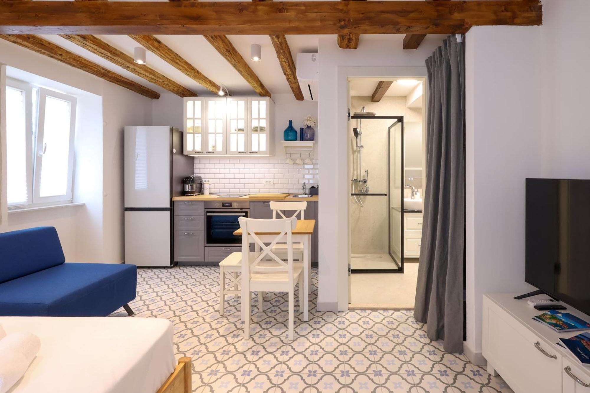 Apartma Rovinis Old Town *